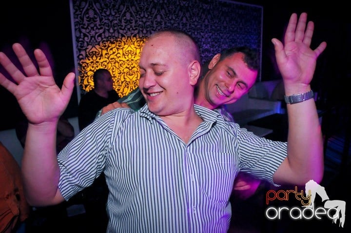 Petrecere în Club Life, 