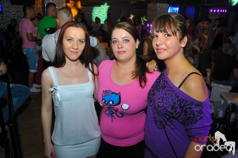 Petrecere în Club Life, 
