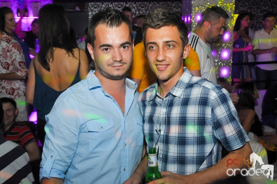 Petrecere în Club Life, 