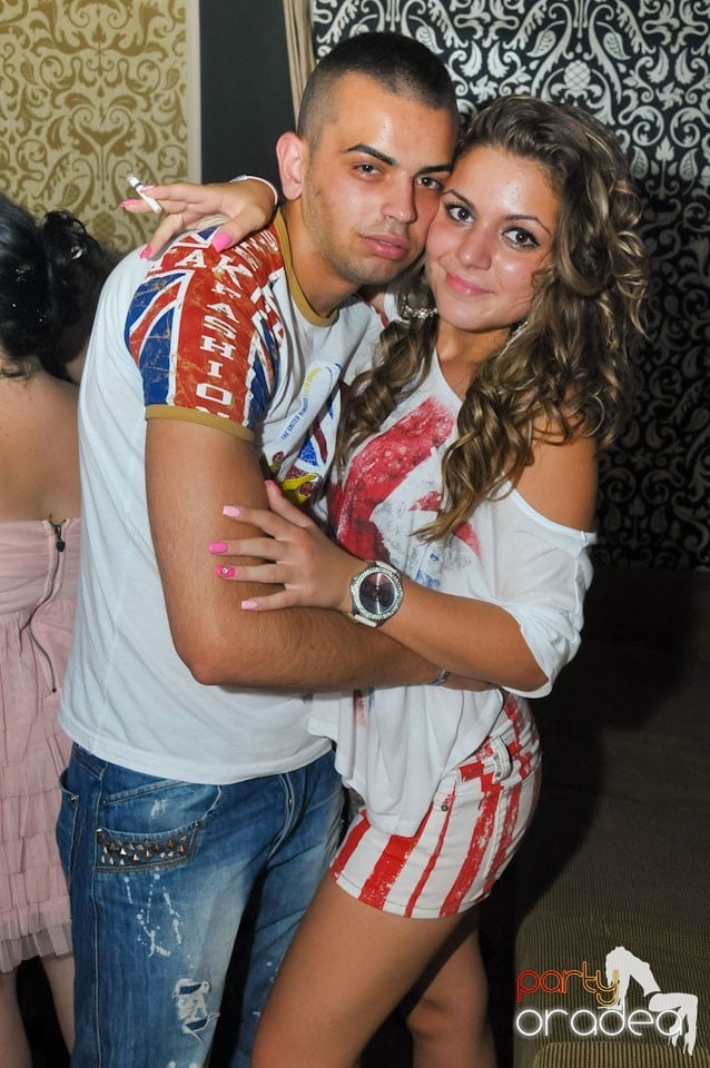 Petrecere în Club Life, 