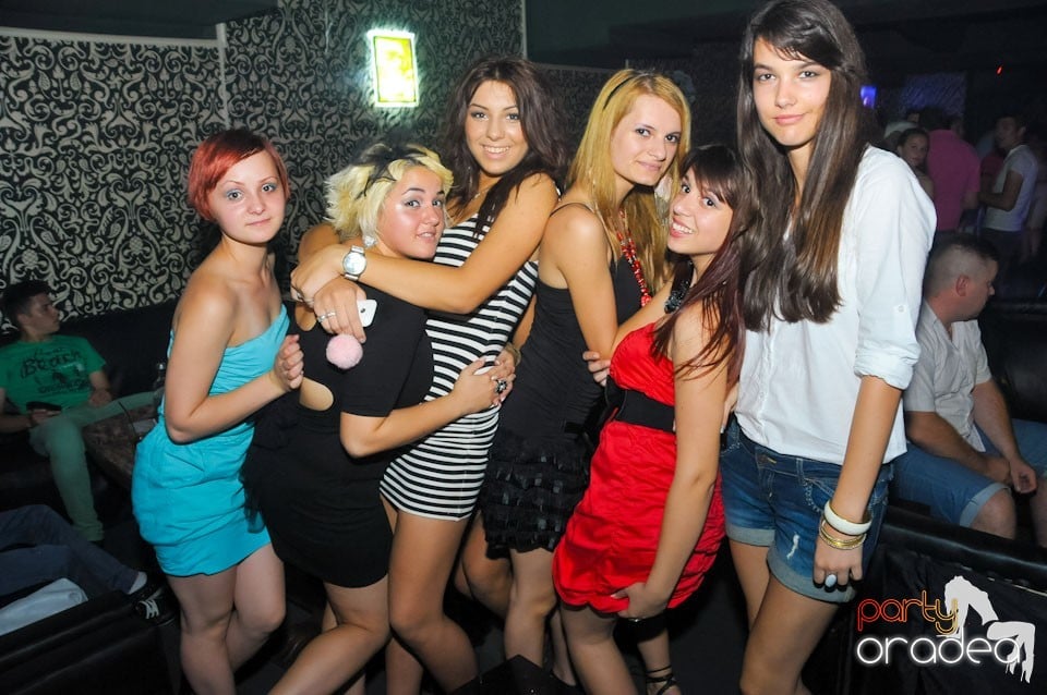 Petrecere în Club Life, 