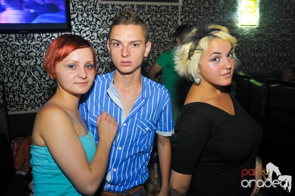 Petrecere în Club Life, 