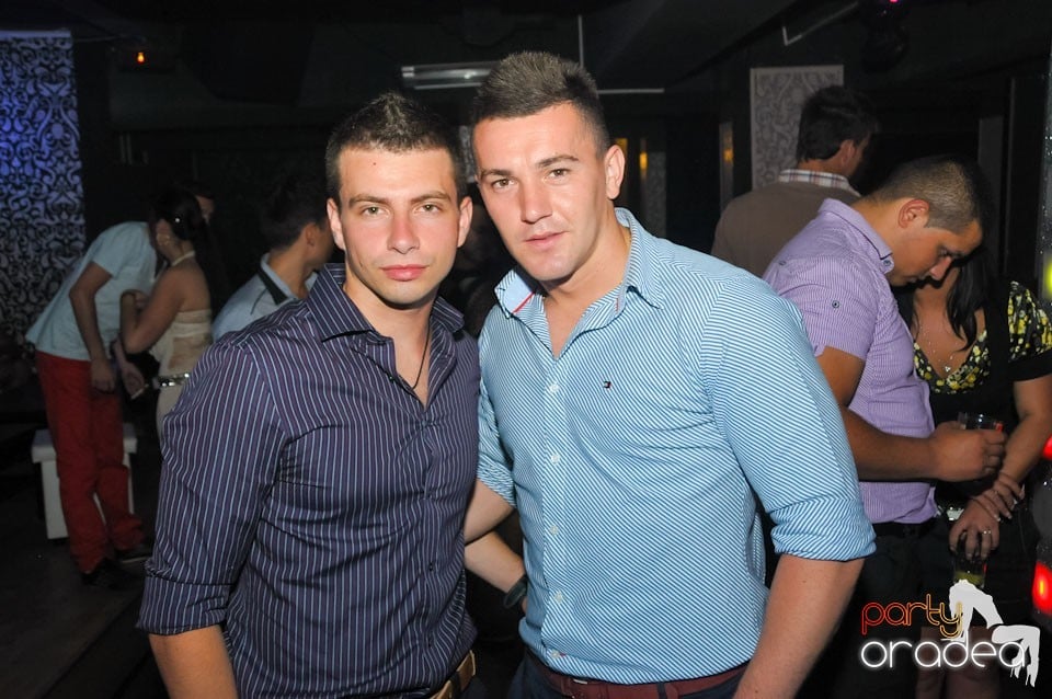 Petrecere în Club Life, 