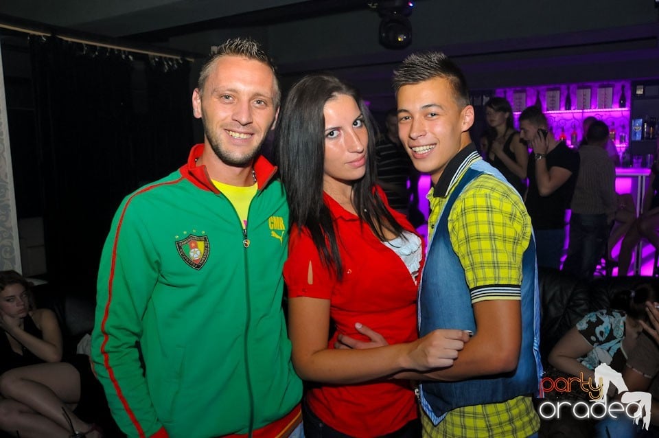 Petrecere în Club Life, 