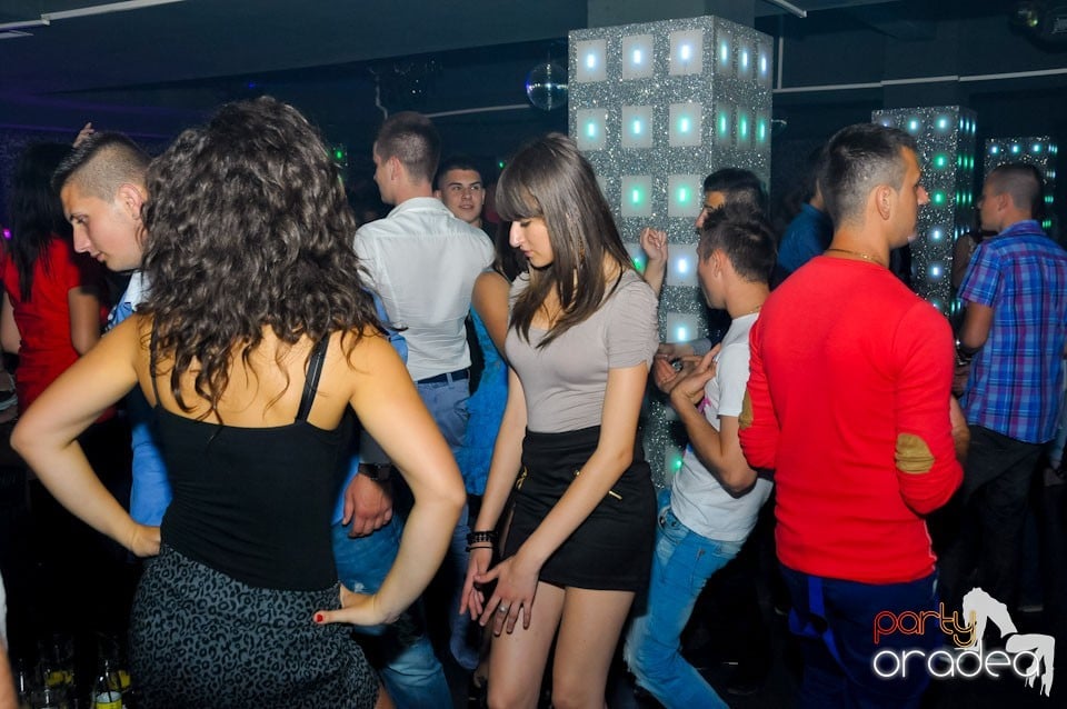 Petrecere în Club Life, 