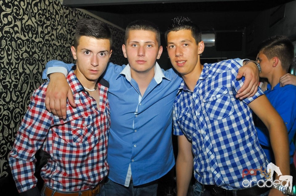 Petrecere în Club Life, 