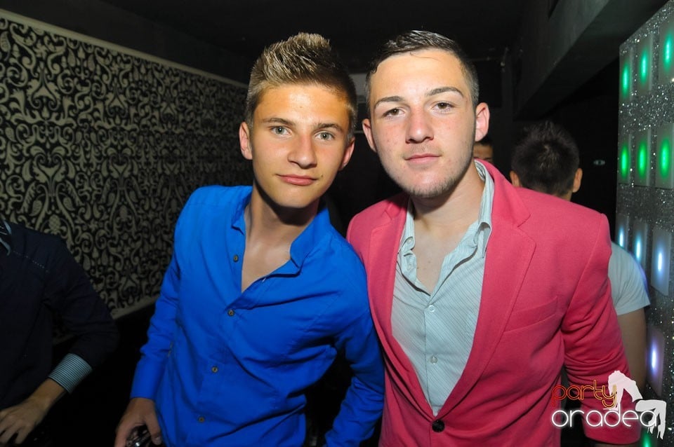 Petrecere în Club Life, 