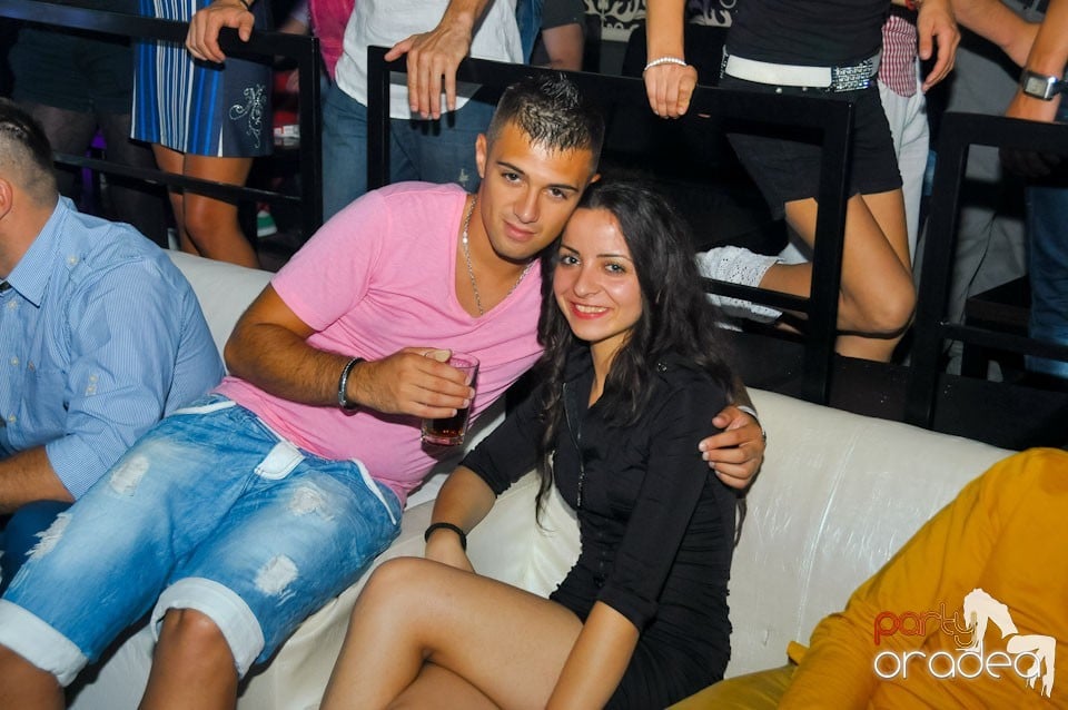 Petrecere în Club Life, 