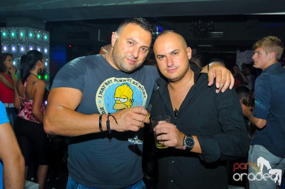 Petrecere în Club Life, 