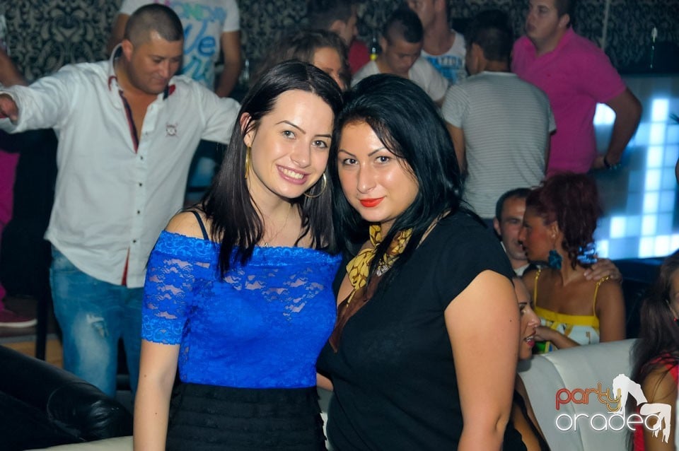Petrecere în Club Life, 
