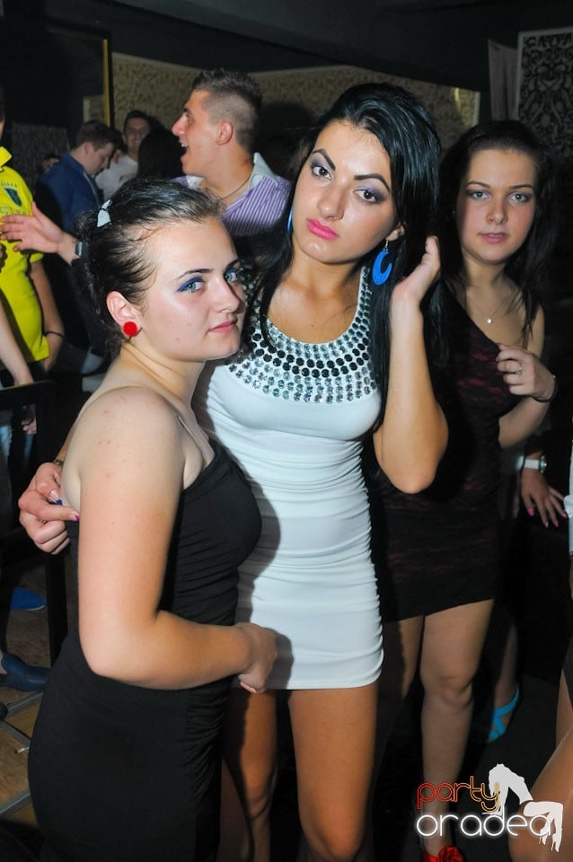 Petrecere în Club Life, 