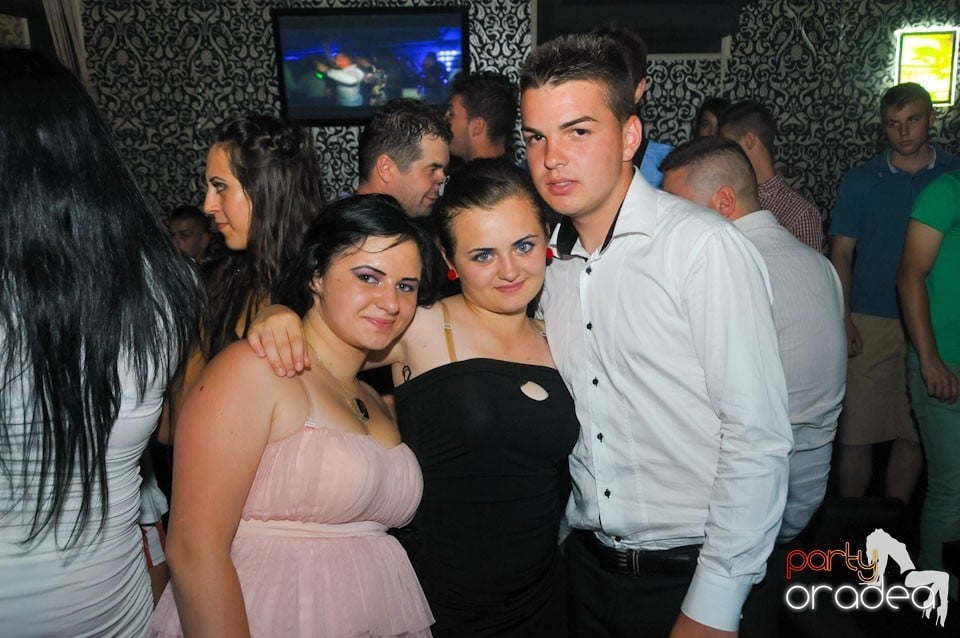 Petrecere în Club Life, 