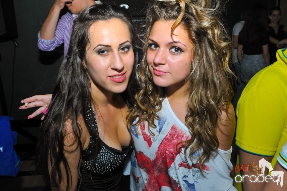 Petrecere în Club Life, 