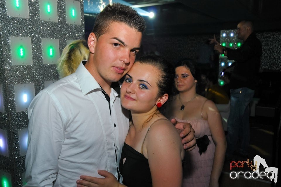 Petrecere în Club Life, 