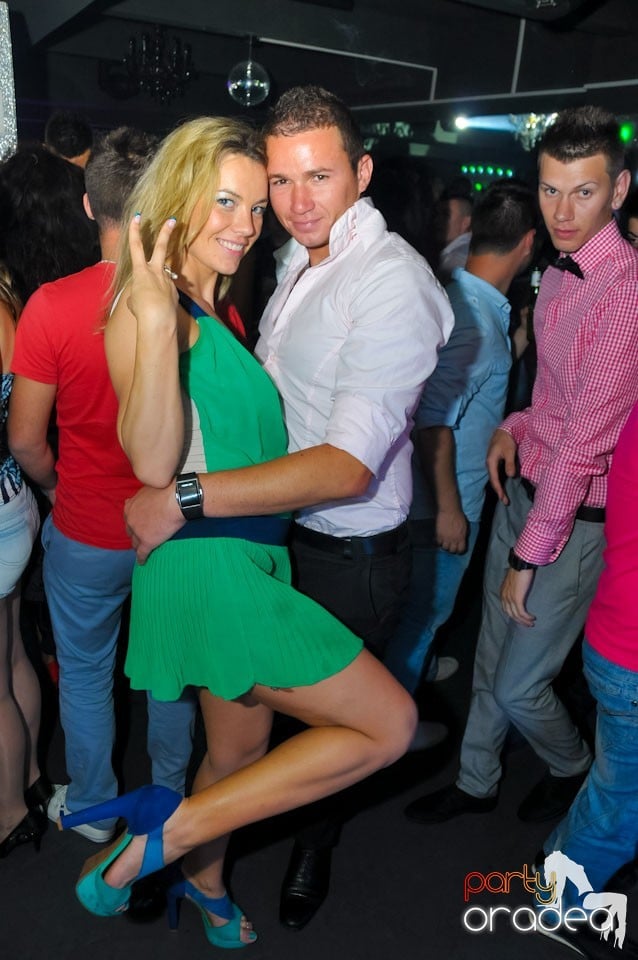 Petrecere în Club Life, 