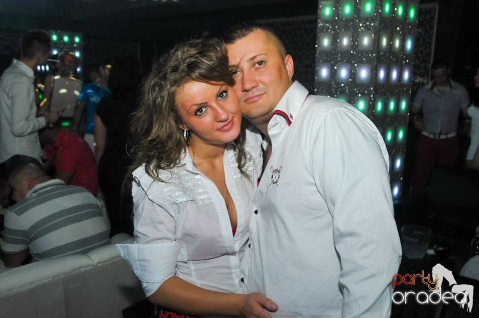 Petrecere în Club Life, 