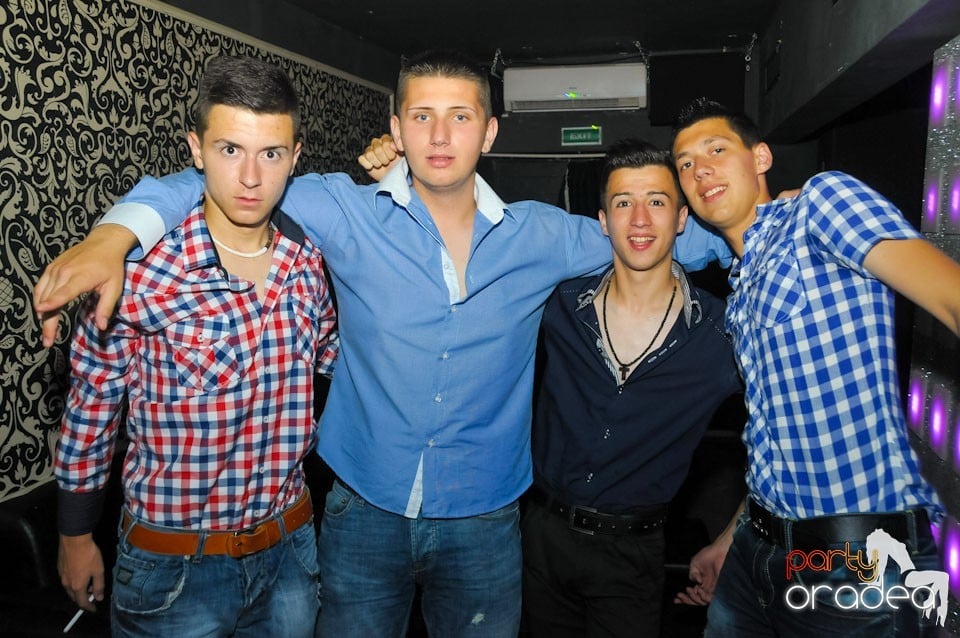 Petrecere în Club Life, 