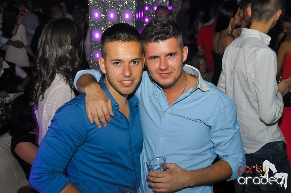 Petrecere în Club Life, 