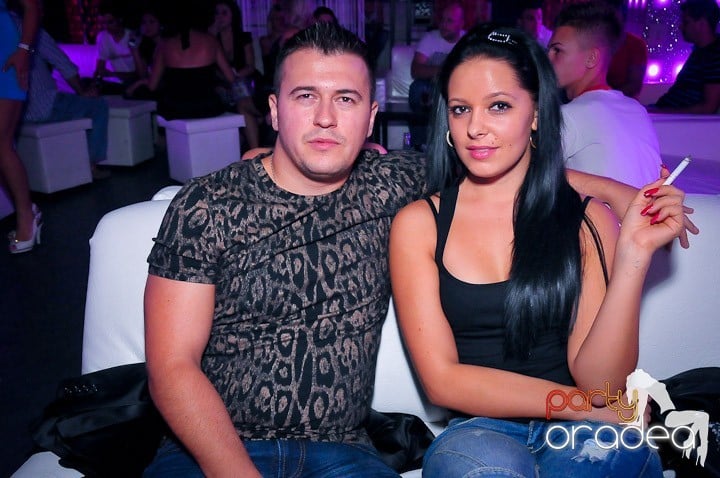 Petrecere în Club Life, 