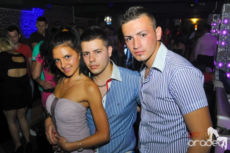 Petrecere în Club Life, 