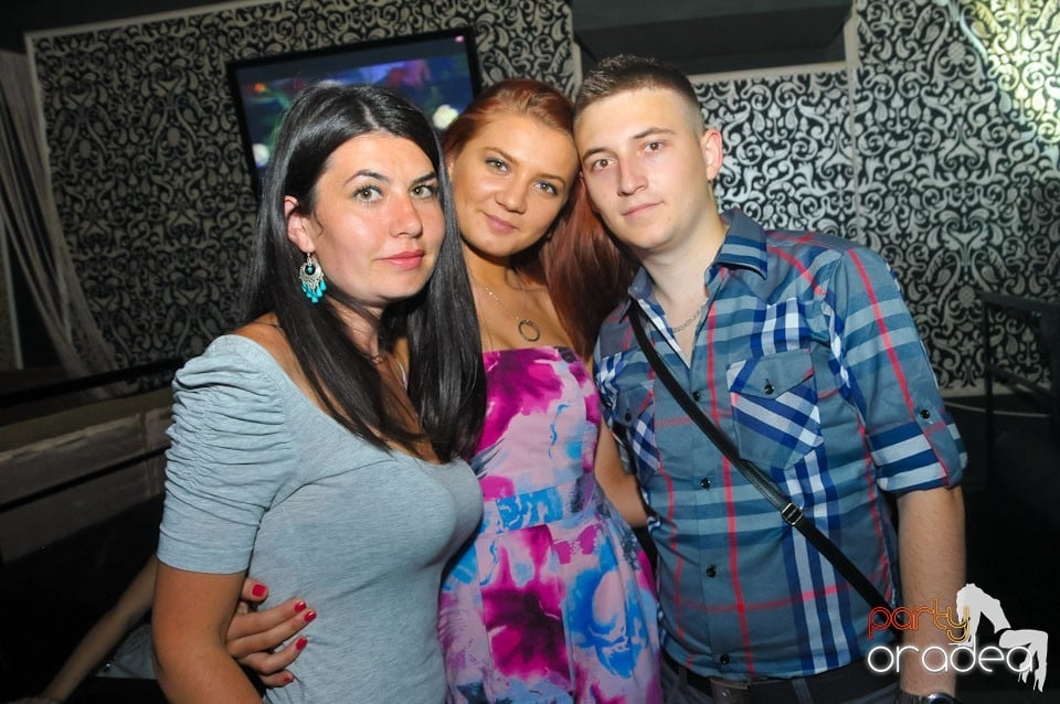 Petrecere în Club Life, 
