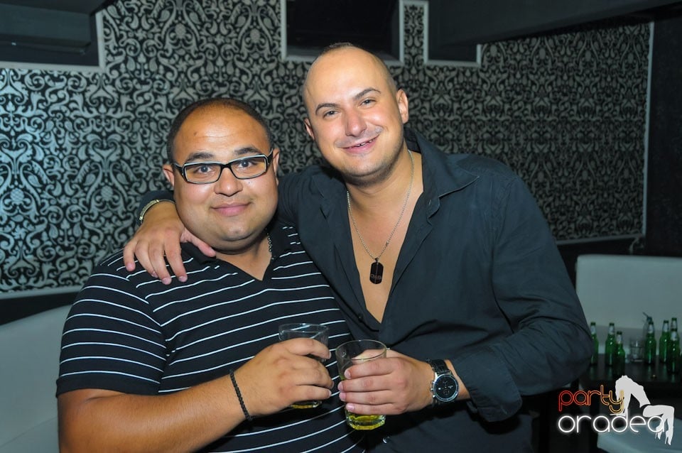 Petrecere în Club Life, 