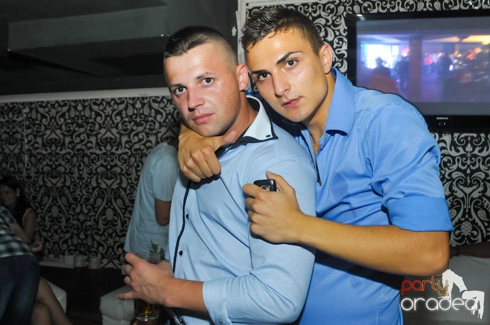Petrecere în Club Life, 