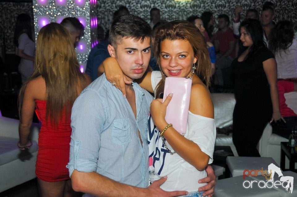 Petrecere în Club Life, 