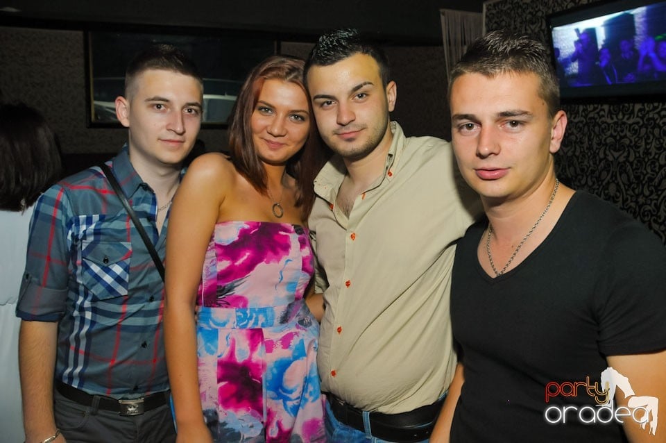 Petrecere în Club Life, 