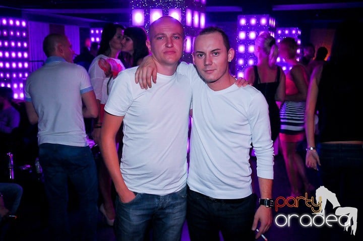 Petrecere în Club Life, 