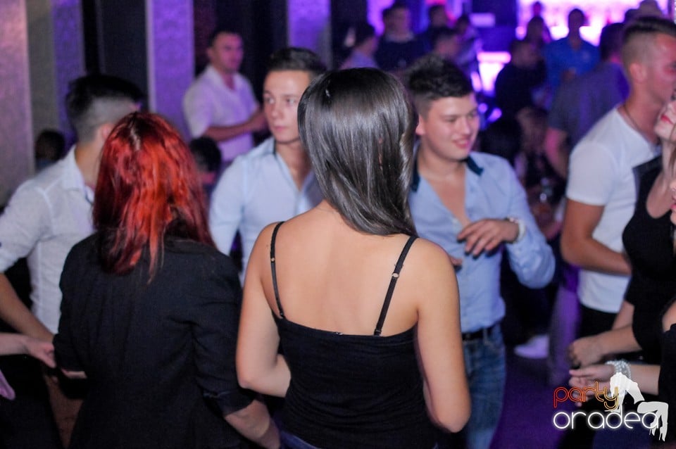 Petrecere în Club Life, 