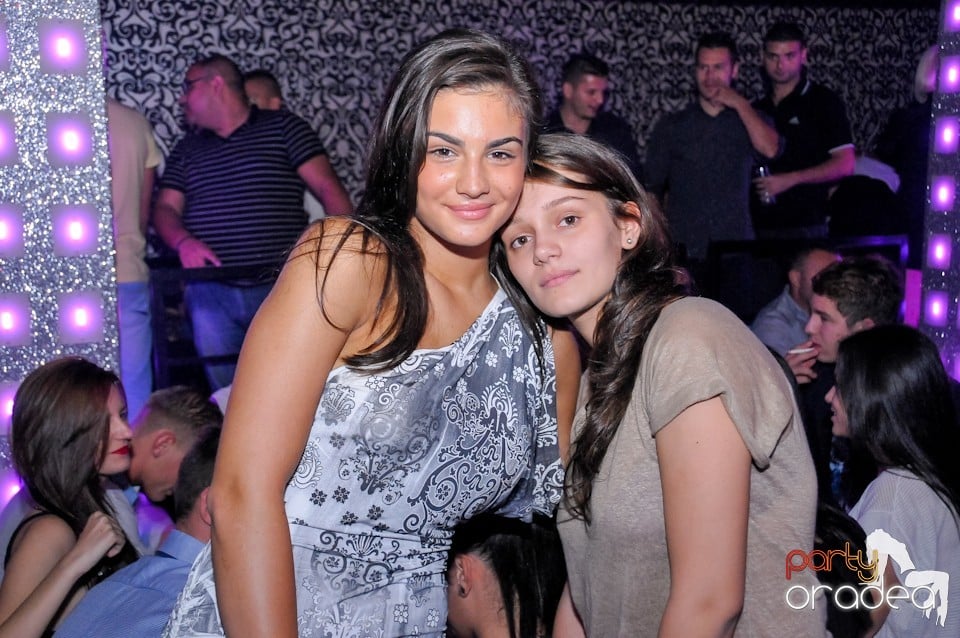 Petrecere în Club Life, 