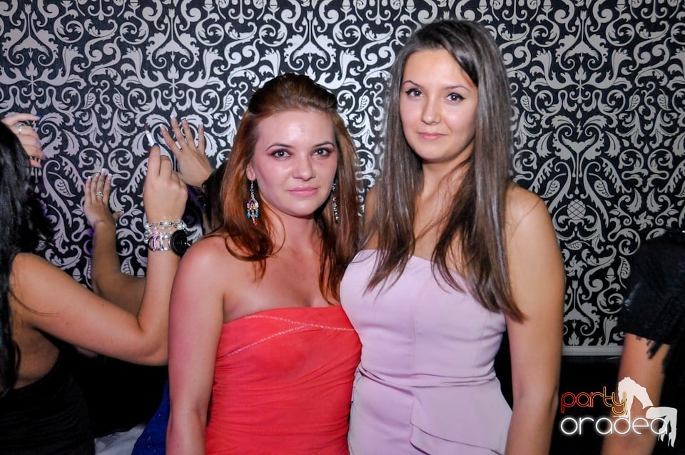 Petrecere în Club Life, 