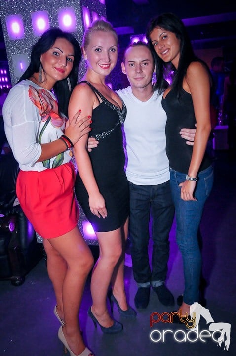 Petrecere în Club Life, 