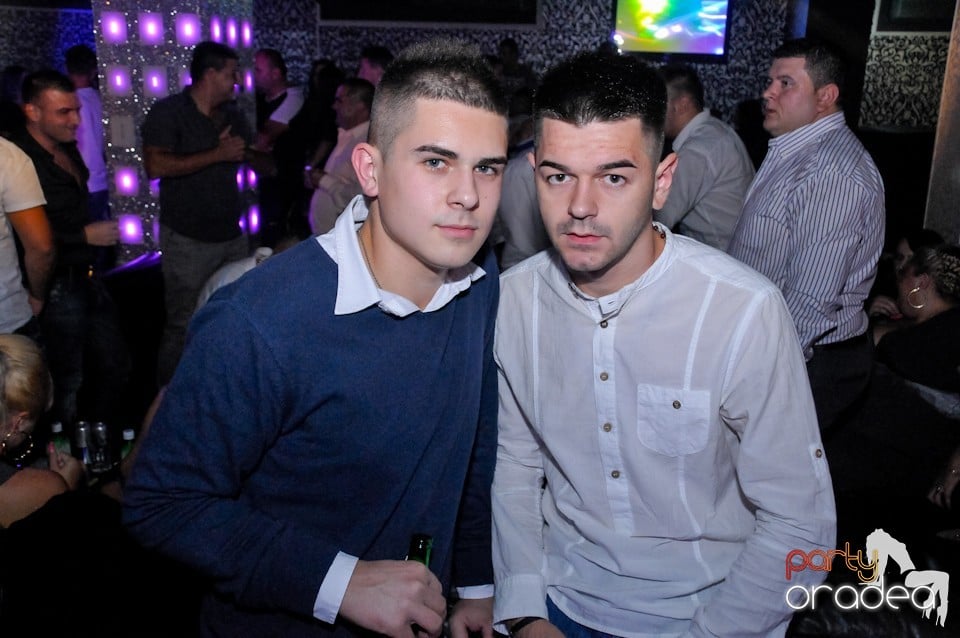 Petrecere în Club Life, 