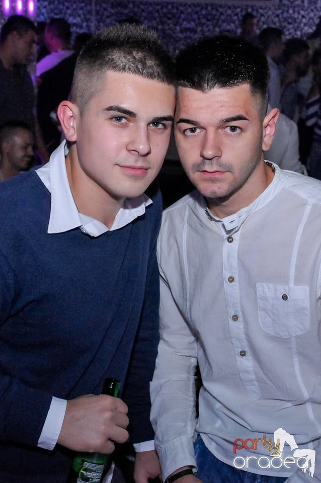 Petrecere în Club Life, 