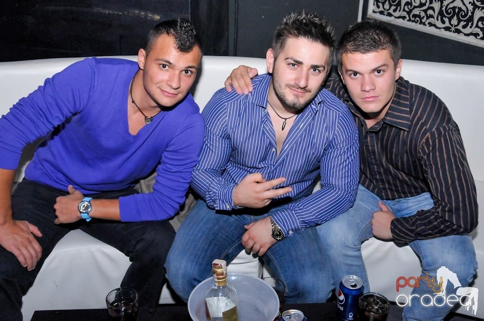 Petrecere în Club Life, 