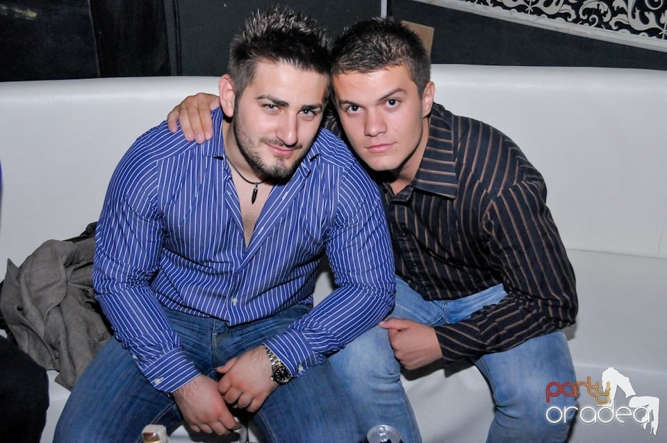Petrecere în Club Life, 