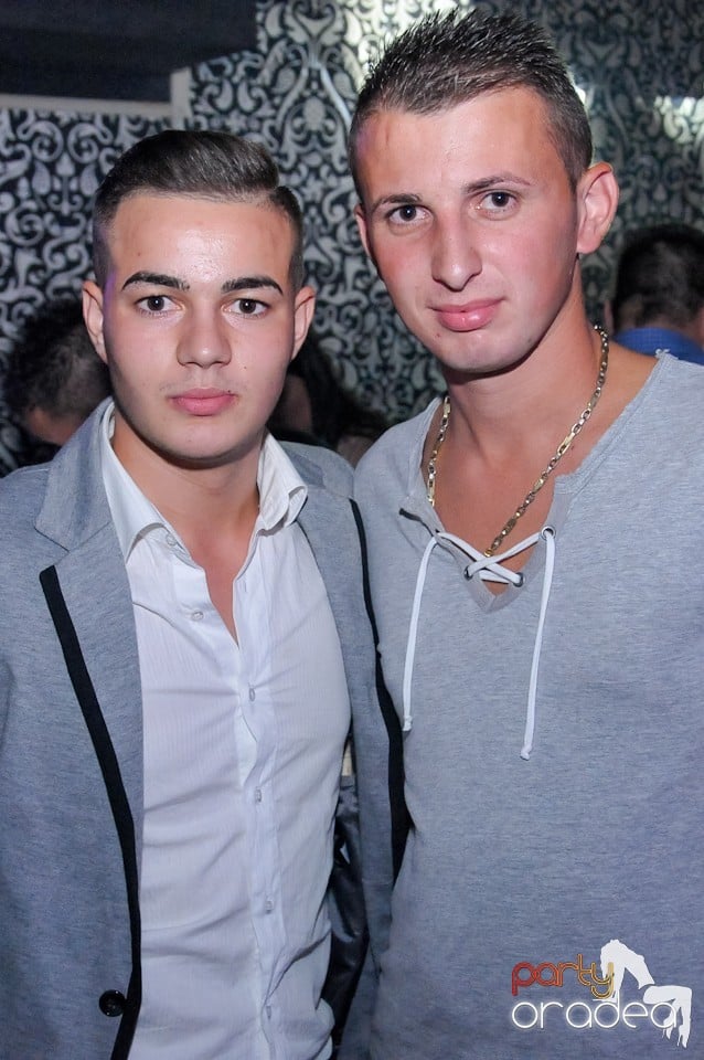 Petrecere în Club Life, 