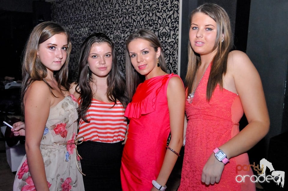 Petrecere în Club Life, 