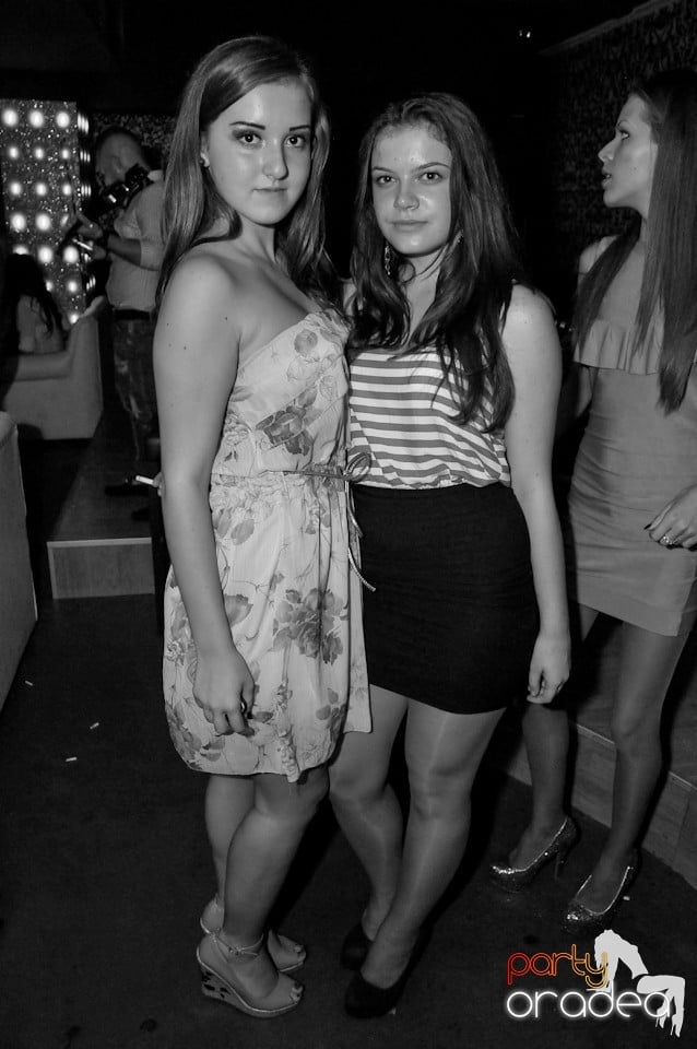 Petrecere în Club Life, 