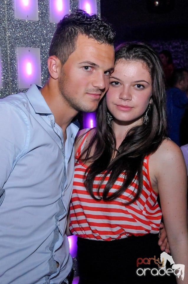 Petrecere în Club Life, 