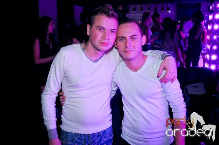 Petrecere în Club Life, 