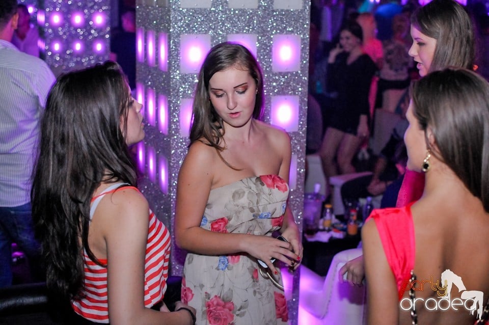 Petrecere în Club Life, 
