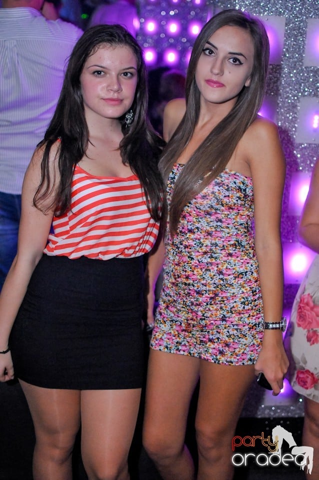 Petrecere în Club Life, 