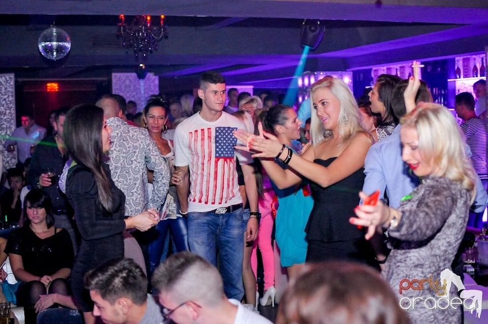 Petrecere în Club Life, 
