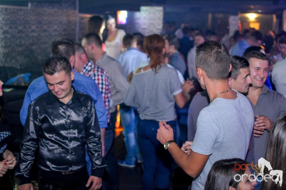 Petrecere în Club Life, 