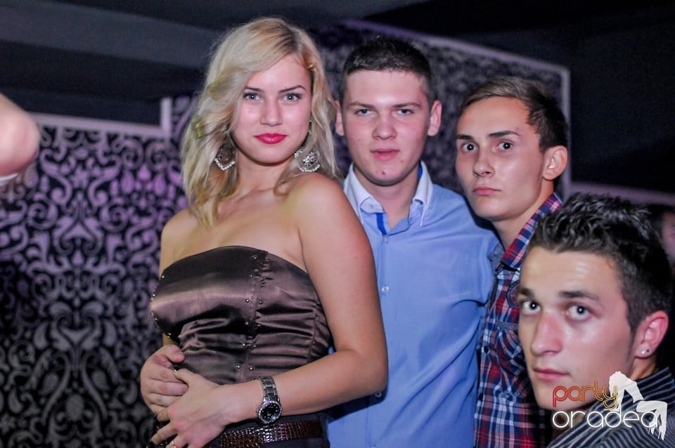 Petrecere în Club Life, 