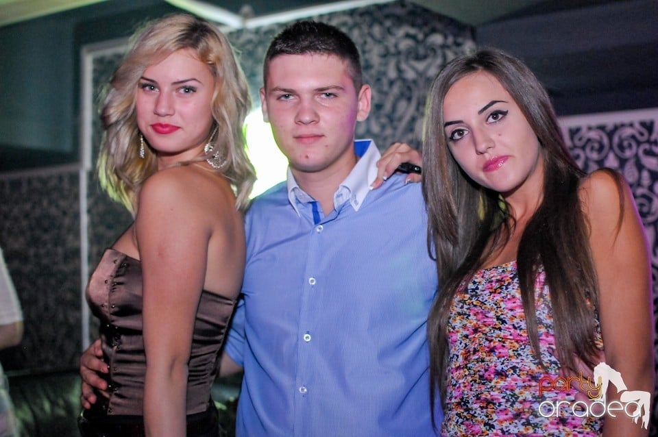 Petrecere în Club Life, 