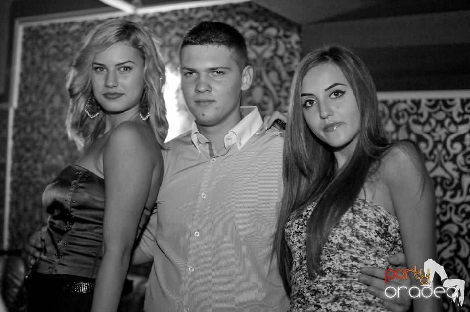 Petrecere în Club Life, 